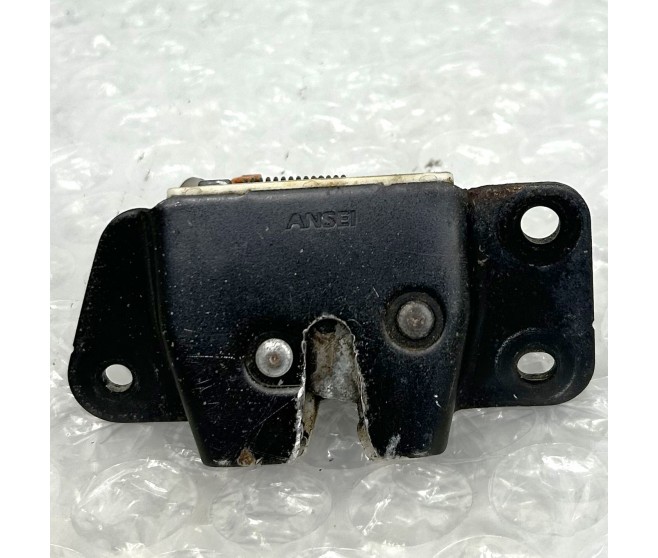 TAILGATE LATCH FOR A MITSUBISHI MONTERO SPORT - K86W