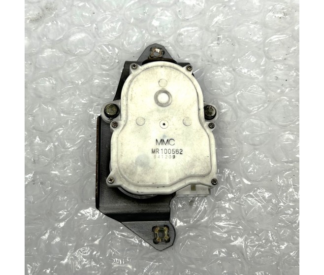 TAILGATE DOOR ACTUATOR REAR FOR A MITSUBISHI SPACE GEAR/L400 VAN - PA5W