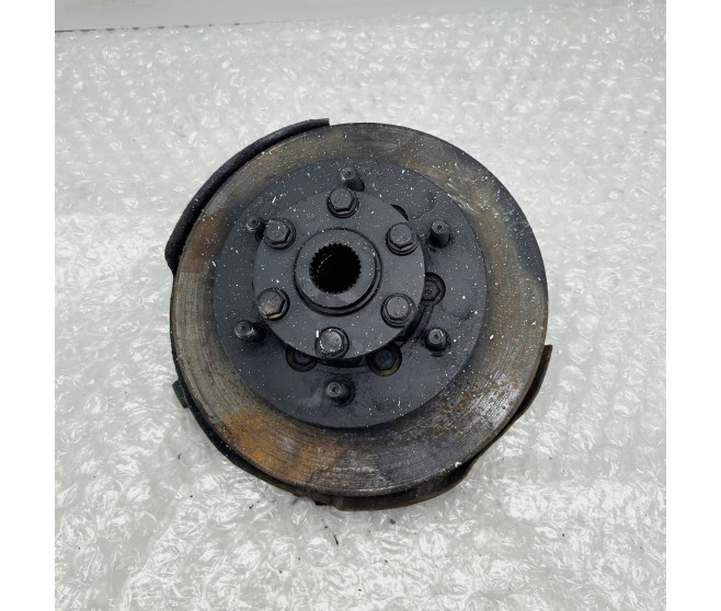 STEERING KNUCKLE AND WHEEL HUB LEFT HAND FOR A MITSUBISHI V20,40# - STEERING KNUCKLE AND WHEEL HUB LEFT HAND