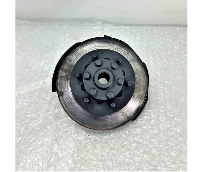 FRONT RIGHT HUB AND KNUCKLE FOR A MITSUBISHI PAJERO - V46WG