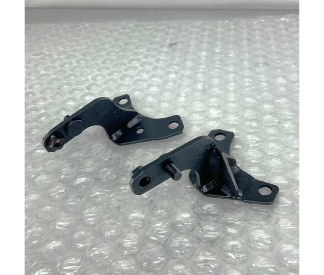 BULLBAR BRACKET LEFT AND RIGHT FOR A MITSUBISHI DELICA SPACE GEAR/CARGO - PF8W