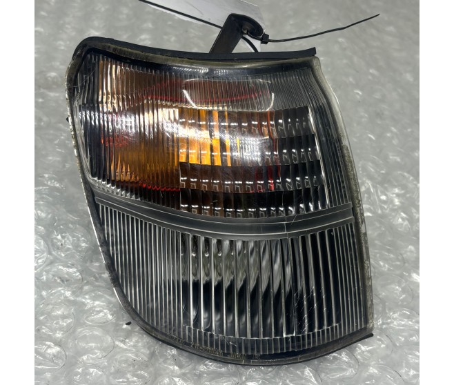 FRONT INDICATOR LAMP RIGHT FOR A MITSUBISHI PAJERO - V47WG