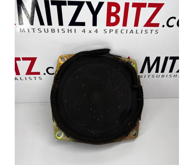 FRONT DOOR SPEAKER FOR A MITSUBISHI PAJERO - V46W