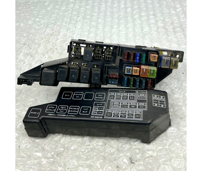 ENGINE BAY FUSE BOX WITH RELAYS AND COVER FOR A MITSUBISHI DELICA SPACE GEAR/CARGO - PB5V