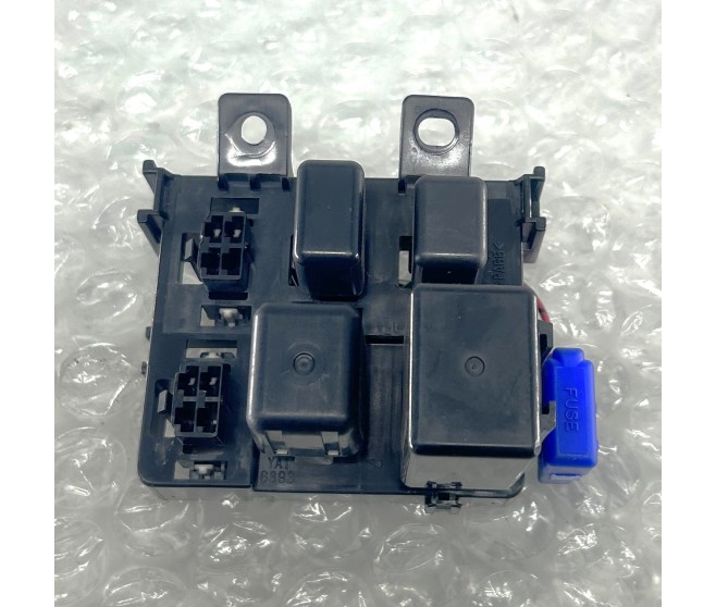 RELAY BOX AND RELAYS FOR A MITSUBISHI V10-40# - RELAY BOX AND RELAYS