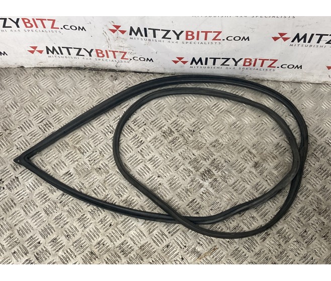 FRONT LEFT DOOR WEATHERSTRIP FOR A MITSUBISHI L200 - K65T