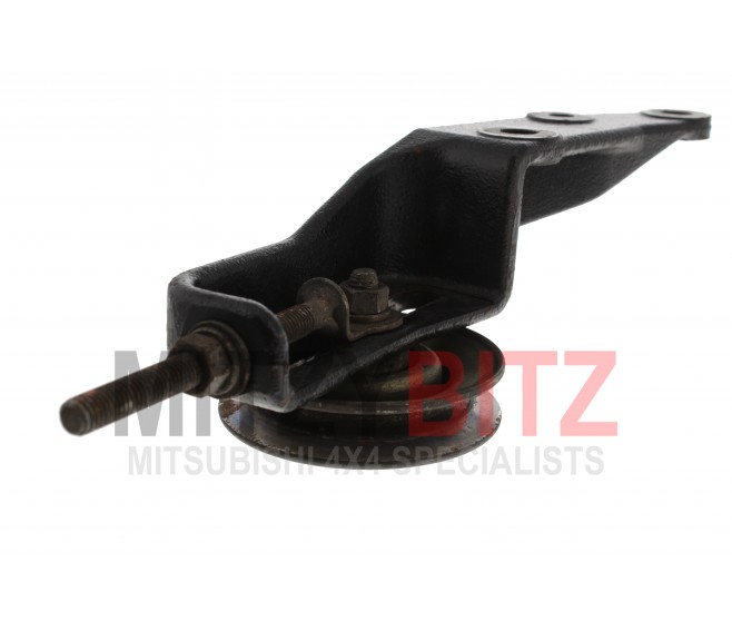 AIR CON TENSION PULLEY AND BRACKET FOR A MITSUBISHI SHOGUN SPORT - K80,90#