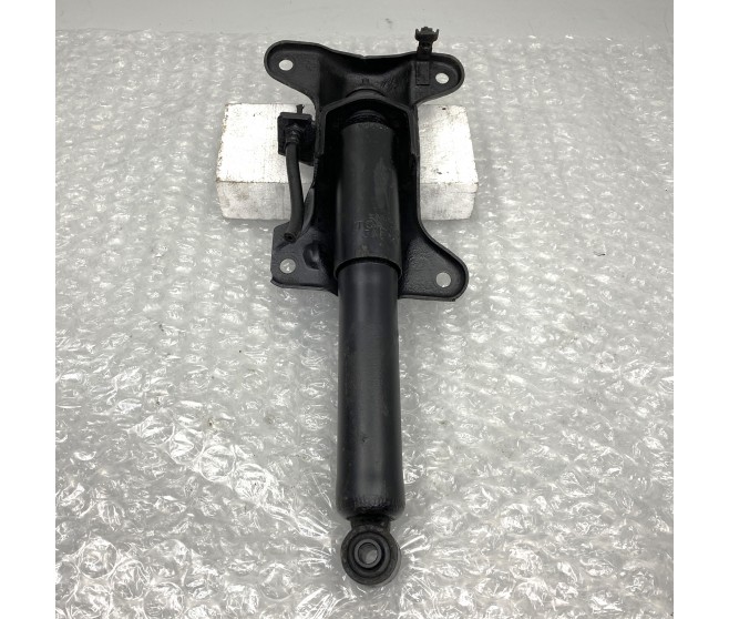 FRONT SHOCK ABSORBER WITH DRIVERS SIDE BRACKET FOR A MITSUBISHI DELICA SPACE GEAR/CARGO - PD8W