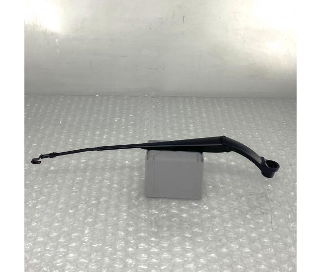 LEFT FRONT WIPER ARM FOR A MITSUBISHI SPACE GEAR/L400 VAN - PA5V