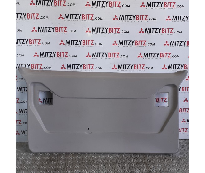 TAILGATE DOOR CARD FOR A MITSUBISHI SPACE GEAR/L400 VAN - PA3W