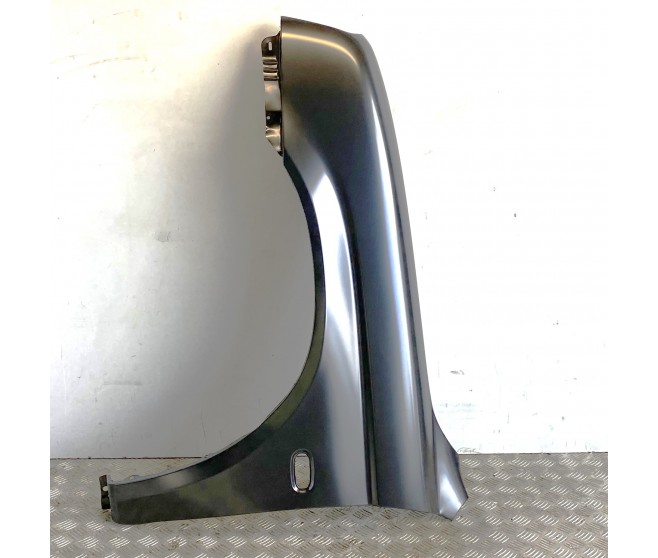 LEFT FRONT WING FOR A MITSUBISHI L200 - K76T