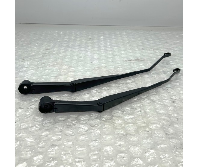 FRONT WIPER ARMS FOR A MITSUBISHI CHALLENGER - K97WG