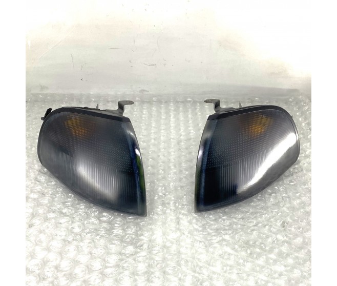 LEFT AND RIGHT TINTED INDICATOR LAMPS FOR A MITSUBISHI DELICA SPACE GEAR/CARGO - PA5V
