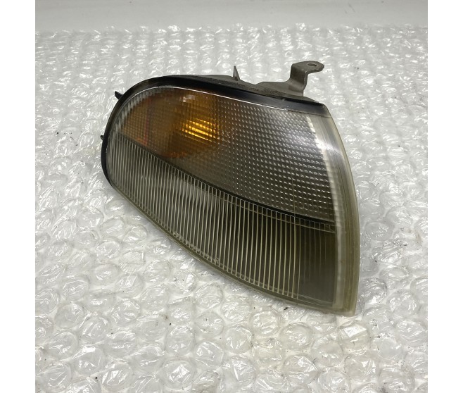 FRONT RIGHT INDICATOR LAMP FOR A MITSUBISHI DELICA SPACE GEAR/CARGO - PD8W