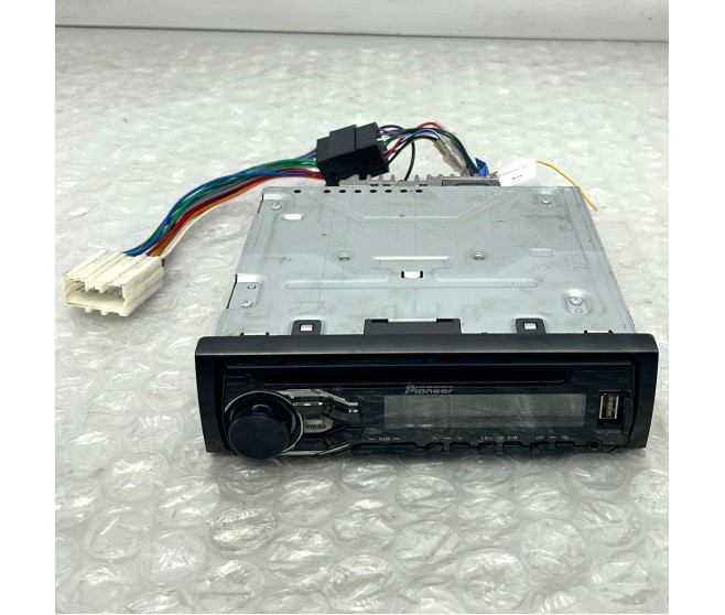 PIONEER DEH 1800UB STEREO RADIO CD PLAYER USB FOR A MITSUBISHI PAJERO/MONTERO - V26W