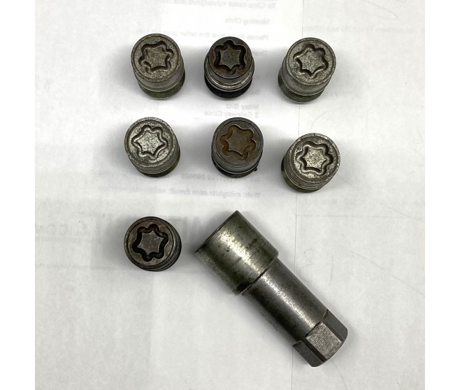 LE MANS LOCKING WHEEL NUT AND REMOVAL KEY FOR A MITSUBISHI V20-40W - LE MANS LOCKING WHEEL NUT AND REMOVAL KEY
