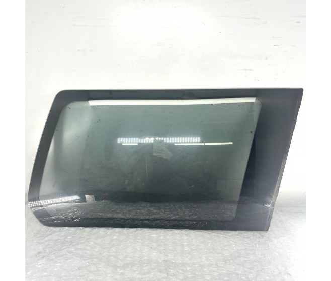 REAR QUARTER GLASS WINDOW RIGHT FOR A MITSUBISHI K80,90# - REAR QUARTER GLASS WINDOW RIGHT