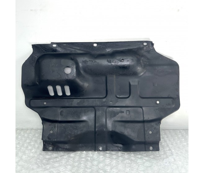 UNDER ENGINE MIDDLE SKID PLATE SUMP GUARD FOR A MITSUBISHI L200 - K77T