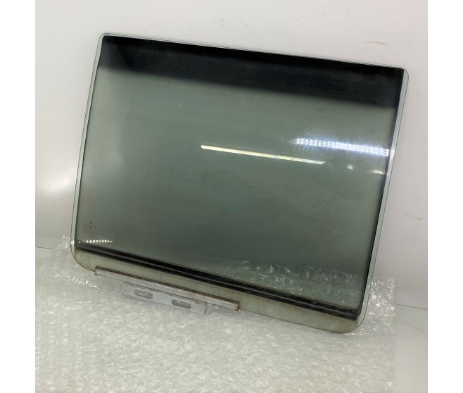 DOOR GLASS REAR RIGHT FOR A MITSUBISHI NATIVA - K86W