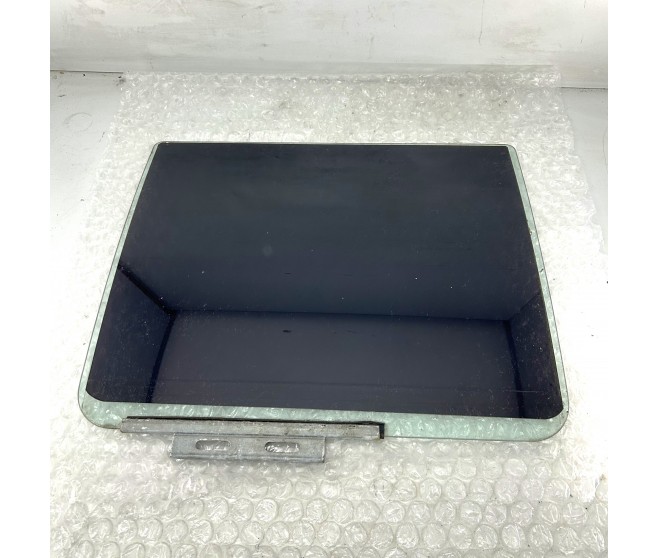 DOOR GLASS REAR RIGHT FOR A MITSUBISHI NATIVA - K86W
