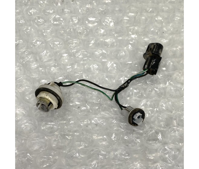 FRONT SIDE LAMP WIRING FOR A MITSUBISHI L200 - K77T