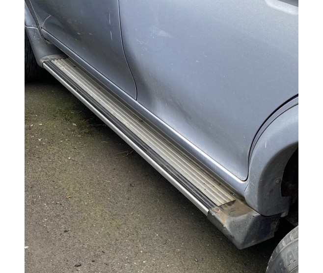 SIDESTEPS LEFT AND RIGHT FOR A MITSUBISHI EXTERIOR - 