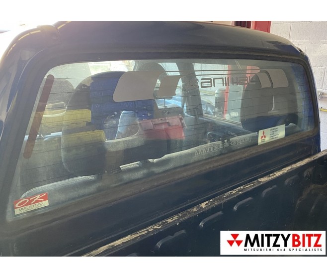 REAR CAB WINDOW GLASS AND SEAL FOR A MITSUBISHI L200 - K76T