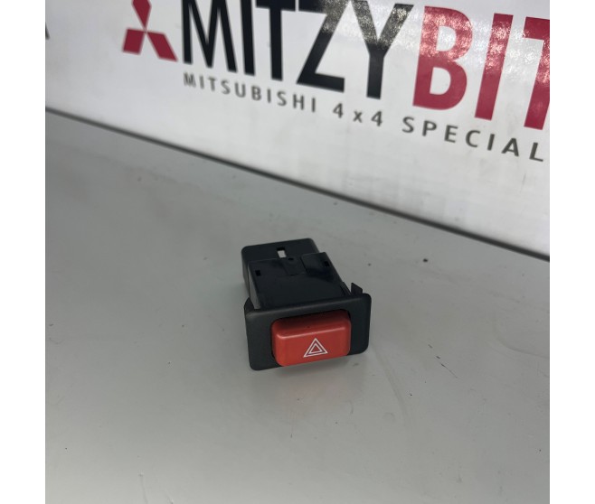 HAZARD WARNING LAMP SWITCH FOR A MITSUBISHI DELICA SPACE GEAR/CARGO - PB4W
