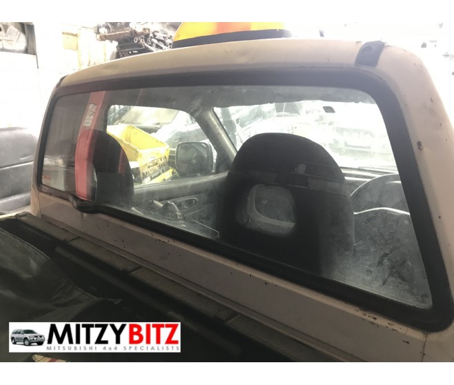 REAR CAB WINDOW GLASS ONLY FOR A MITSUBISHI L200 - K76T