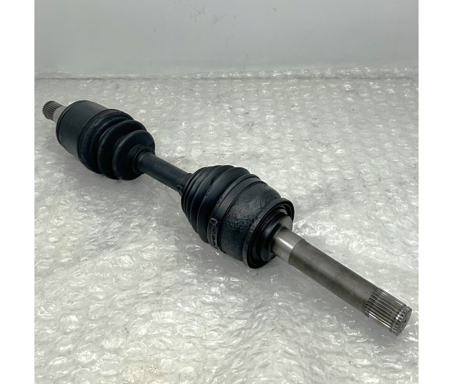 FRONT LEFT DRIVESHAFT FOR A MITSUBISHI PAJERO/MONTERO - V46W