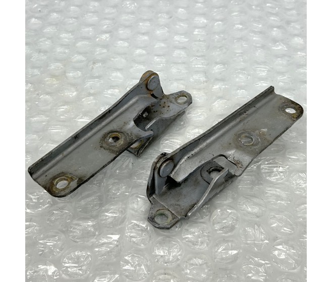 BONNET HOOD HINGES FOR A MITSUBISHI PAJERO/MONTERO - V87W