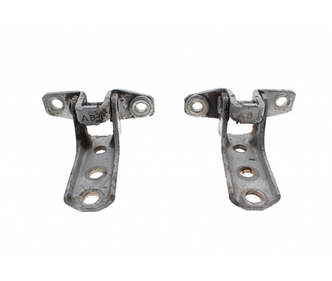 DOOR HINGES FRONT UPPER AND LOWER FOR A MITSUBISHI PAJERO/MONTERO - V77W
