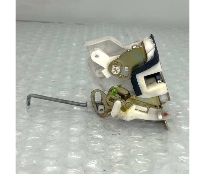 DOOR LATCH REAR RIGHT FOR A MITSUBISHI CHALLENGER - K97WG