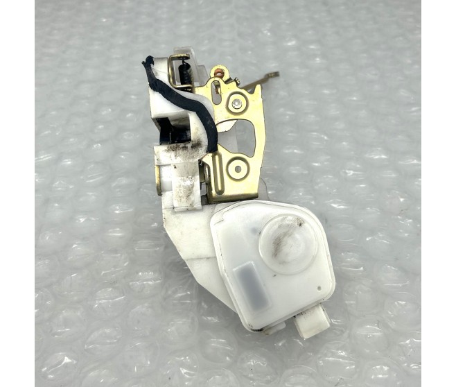 DOOR LATCH FRONT LEFT FOR A MITSUBISHI CHALLENGER - K96W
