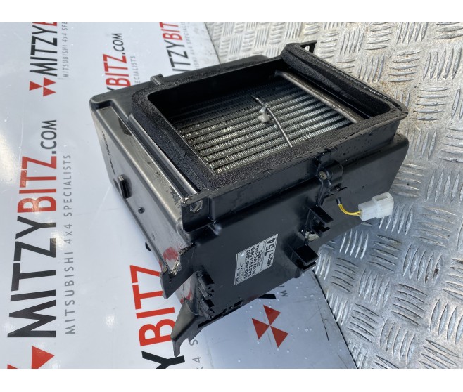 A/C COOLING UNIT FOR A MITSUBISHI SPACE GEAR/L400 VAN - PA3W