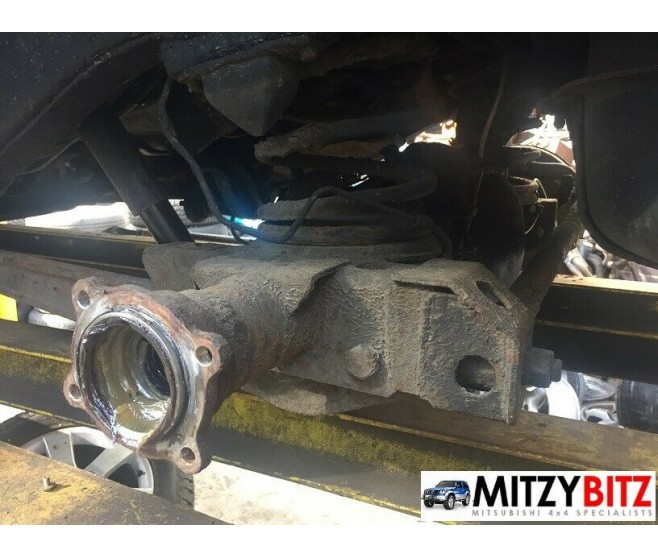 4.900 REAR AXLE AND DIFF NO ABS TYPE FOR A MITSUBISHI PAJERO - V26C