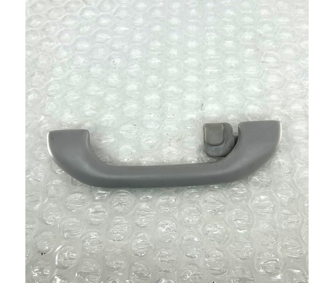 ROOF GRAB HANDLE WITH COAT HANGER FOR A MITSUBISHI PAJERO/MONTERO - V77W