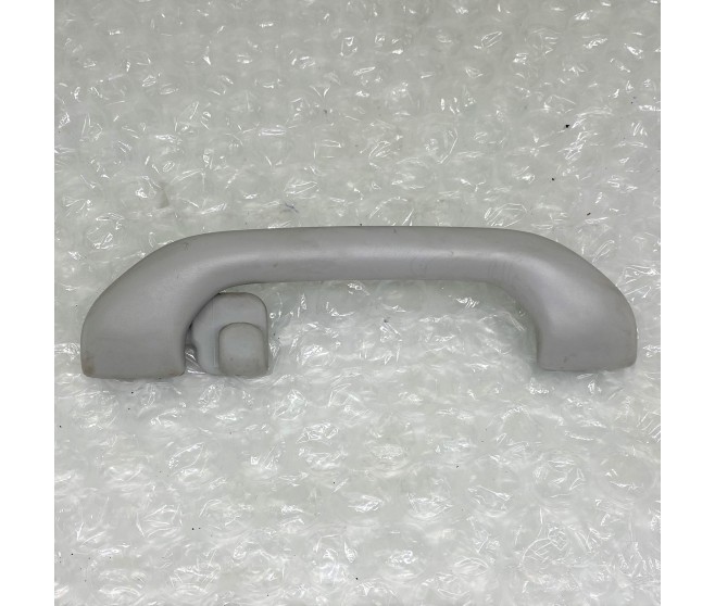 ROOF GRAB HANDLE WITH COAT HANGER FOR A MITSUBISHI PAJERO/MONTERO - V65W