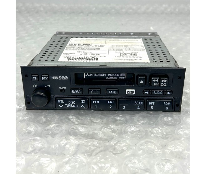 STEREO RADIO CASSETTE PLAYER FOR A MITSUBISHI PAJERO/MONTERO - V68W