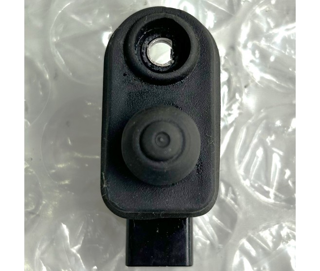 DOOR LAMP SWITCH FOR A MITSUBISHI OUTLANDER - CU4W