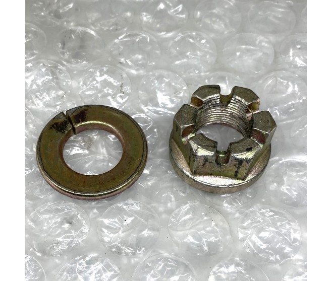REAR AXLE DRIVESHFT CASTLE NUT AND WASHER FOR A MITSUBISHI V60,70# - REAR AXLE DRIVESHFT CASTLE NUT AND WASHER
