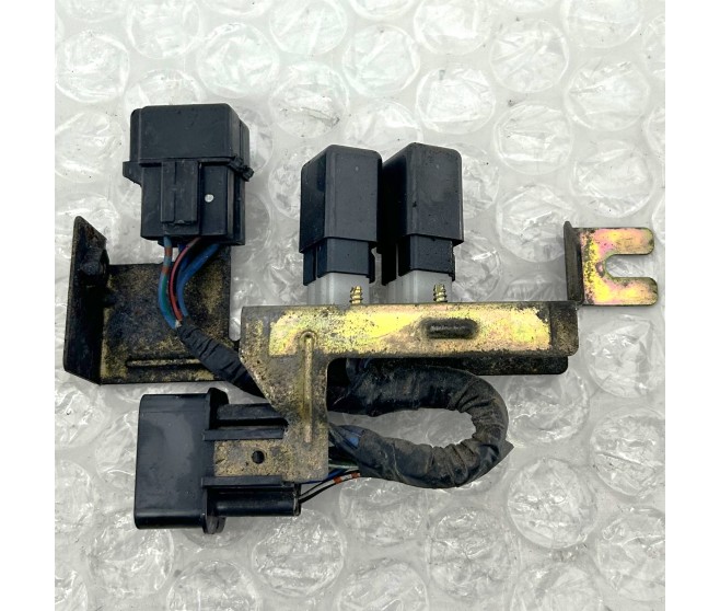 AIR CON CONTROL HARNESS AND RELAYS FOR A MITSUBISHI CHALLENGER - K97WG