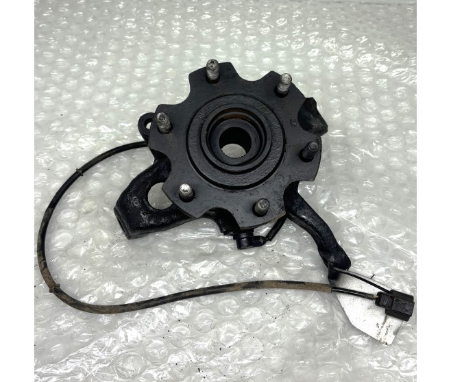 WHEEL HUB WITH ABS SENSOR FRONT RIGHT FOR A MITSUBISHI PAJERO/MONTERO - V75W