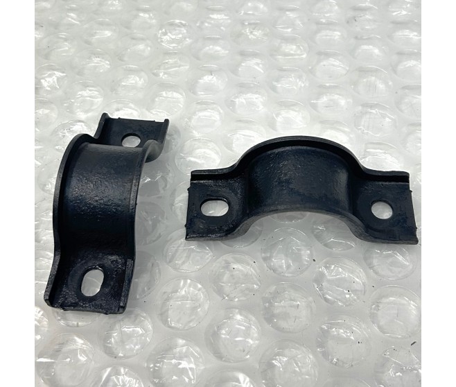 FRONT ANTI ROLL BAR BRACKET FOR A MITSUBISHI PAJERO/MONTERO - V98W