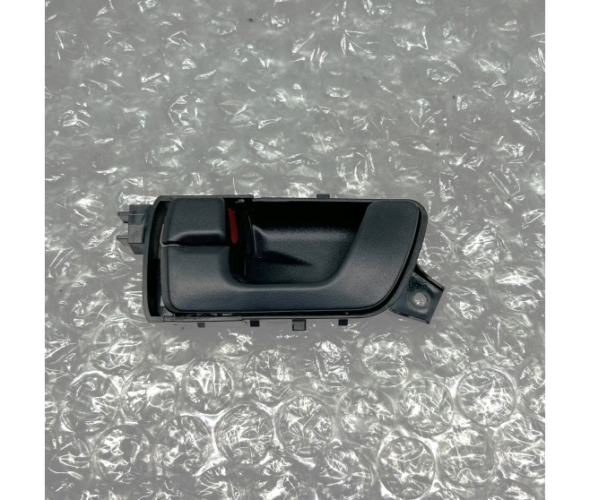INSIDE DOOR HANDLE FRONT LEFT FOR A MITSUBISHI PAJERO IO - H65W