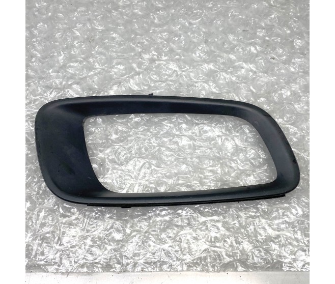 FOG LAMP BEZEL TRIM FRONT RIGHT FOR A MITSUBISHI V60,70# - FOG LAMP BEZEL TRIM FRONT RIGHT