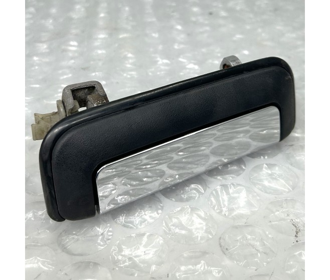 DOOR HANDLE FRONT RIGHT FOR A MITSUBISHI L200 - K64T