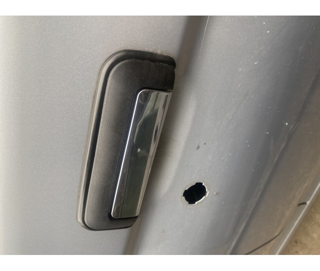 DOOR HANDLE FRONT RIGHT FOR A MITSUBISHI K74T - FRONT DOOR LOCKING