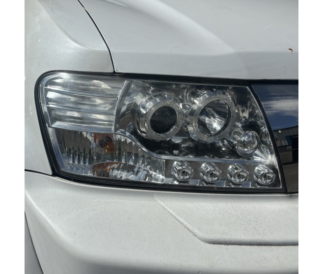 FRONT LEFT AND RIGHT HEADLIGHTS FOR A MITSUBISHI V68W - 3200D-TURBO/SHORT WAGON<01M-> - GLS(NSS4/EURO3),S5FA/T LHD / 2000-02-01 - 2006-12-31 - 