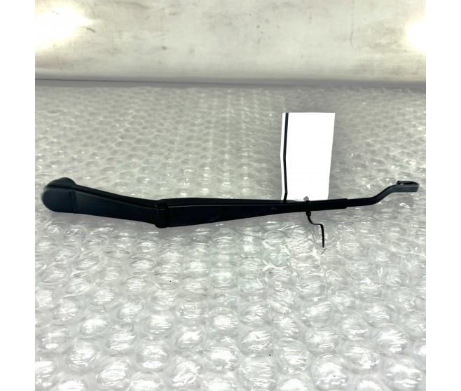WIPER ARM FRONT LEFT FOR A MITSUBISHI NATIVA - K94W